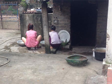 “Nhiều khi chỉ ước là con gái của mẹ chồng, để có đủ can đảm ôm và khóc cùng mẹ”