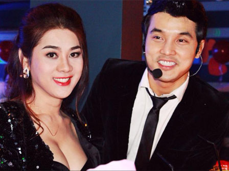 Nghịch dại chơi đua vali với con trai để bị ngã sấp mặt, nhưng dân mạng chỉ chú ý đến chi tiết này trong clip của Thu Minh-5