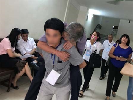 Tâm sự đầy day dứt, mặc cảm của con cháu cụ ông 79 tuổi bị phạt tù vì hiếp dâm bé gái