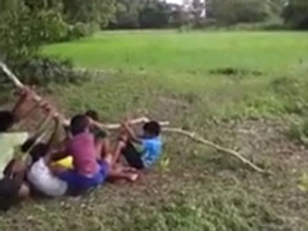 Clip hài: Một tuổi thơ quá là 'dữ dội'