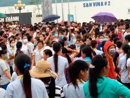 Đình công vì quy định 'nhà có người chết, phải báo trước 3 ngày'