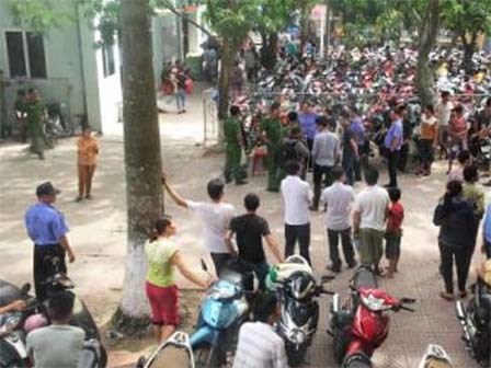 Bị nhắc nhở khi ghẹo bạn nữ, nam sinh gọi người đâm chết bảo vệ trường