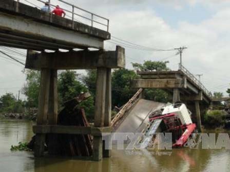 Tuyên Quang: Sập cầu vòm đang thi công, 3 người bị vùi lấp, nhiều khả năng đã tử vong
