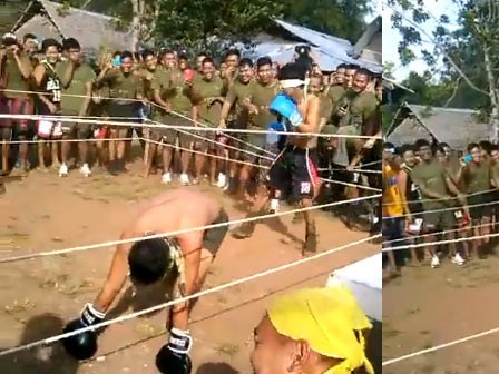 Võ sĩ bịt mắt thi đấu khiến người xem không nhịn được cười