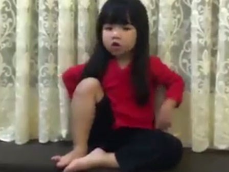 Cô bé với khả năng đọc nhép
