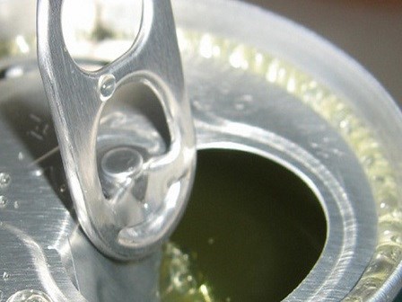 Trước khi mở một lon nước, hãy nhớ làm điều này vì an toàn của chính bạn