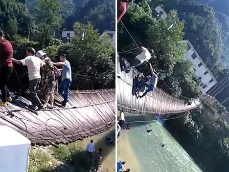 Bất chấp cảnh báo, hàng chục du khách ngã lộn từ cầu treo xuống sông