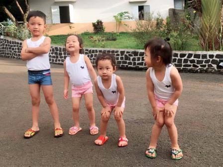 Mẹ 9x Gia Lai 2 năm làm mẹ của 4 nhóc, sinh 3 trong tình trạng liệt nửa mặt