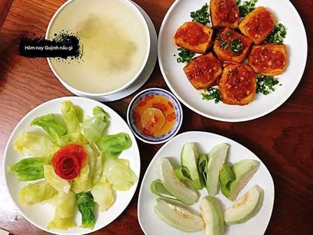 Trầm trồ với những mâm cơm 1 người đến cọng rau cũng chỉn chu của 9x độc thân xinh xắn