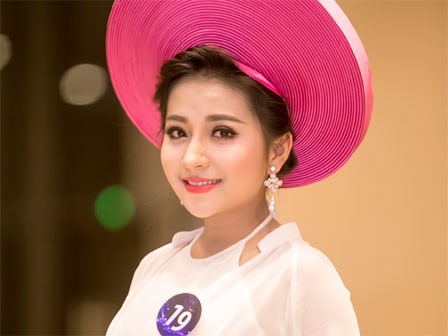 Dân mạng 'săn lùng' 9X xứ Nghệ vừa xinh, vừa hát dân ca ngọt lịm