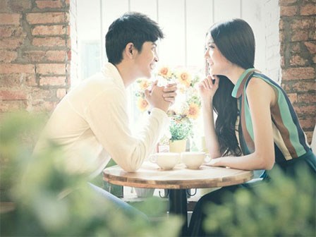 Giằng xé tình cảm với người yêu cũ dù đang sống êm ấm với chồng
