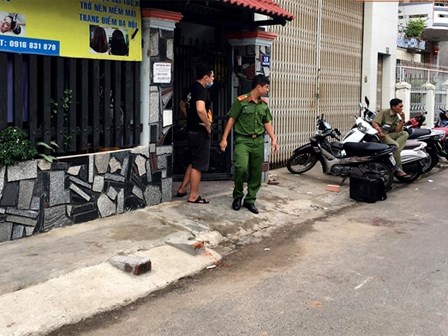 Đòi ngủ lại nhà vợ cũ, người đàn ông 37 tuổi bị tình nhân đâm chết