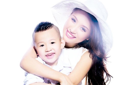 Vân Hugo đổ lỗi vì bản thân mà con mắc bệnh tâm lý