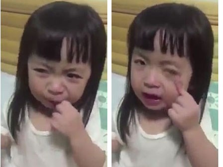 Khóc thì phải có nước mắt, bé có nhờ lau hộ đâu