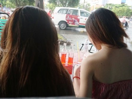 Đưa 2 cô gái uống cafe quên giấy tờ vào trung tâm xã hội: Công an nói gì?