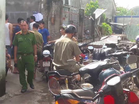 Vợ khóc gào phát hiện chồng tử vong trong phòng trọ
