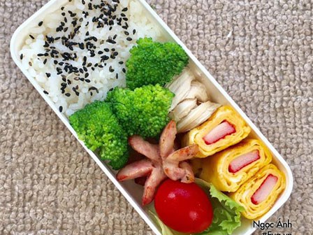 Sang Nhật sống, cô nàng 9x Việt khoe những hộp cơm văn phòng tự nấu nhìn đã mắt