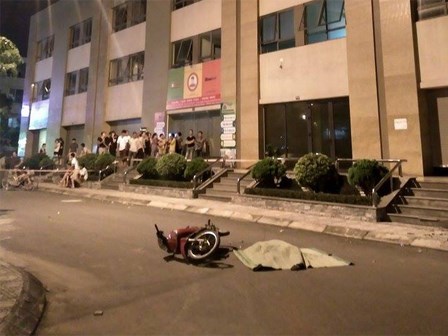 Cô gái trẻ rơi từ tầng 25 xuống đất, người đi đường ngất xỉu luôn tại chỗ