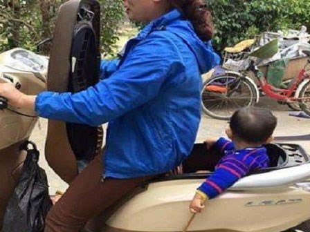 Hành động vô ý thức của bà mẹ khiến con nhỏ phải gánh chịu hậu quả