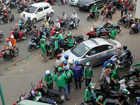 Giả xe ôm công nghệ tung hoành khắp phố-3