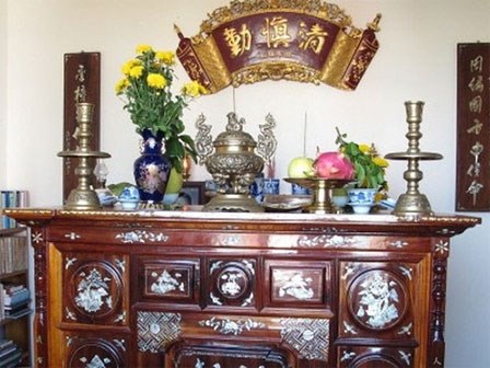 Những điều kiêng kị tuyệt đối tránh khi lau dọn bàn thờ để không gặp tai ương