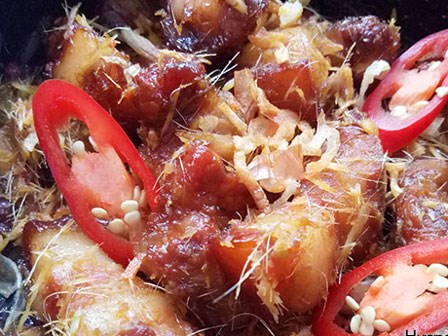 Thịt kho mắm tép sả tốn cơm ngày mát trời