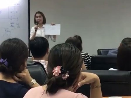 [Video] Ngọc Trinh thuyết trình cách mua nhà 40 tỷ: Xin tiền bạn trai và kinh doanh!