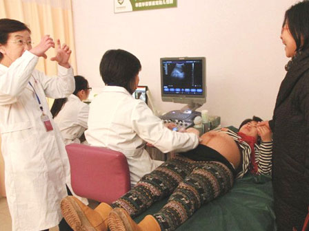 Chồng thích thú đăng clip rốn thần kỳ của vợ bầu, không ngờ dân mạng cảnh báo Đi khám ngay!-3