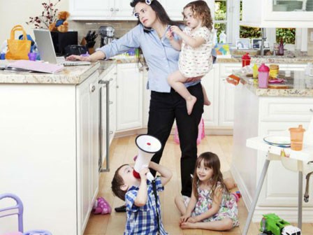 Suốt 7 năm ở nhà nội trợ, vợ xin đi nghỉ lễ mấy ngày thì bị cả nhà chồng trách mắng