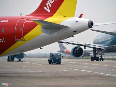 Hàng không dồn dập tăng phí, du lịch méo mặt”-2