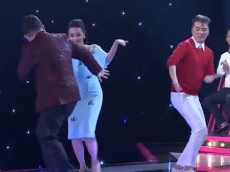 'Vũ công quốc tế' Quang Lê hào hứng múa phong cách Thái Lan cùng Mr Đàm - Cẩm Ly
