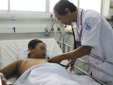 Bé trai suýt mất mạng sau 3 ngày sốt cao