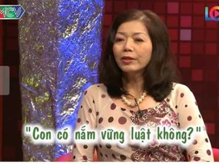 Mẹ chồng giật mình vì con trai đưa bạn gái học lớp 10 về ra mắt