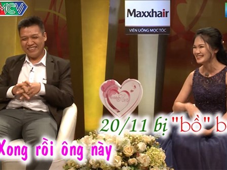 'Thế giới ảo, tình yêu thật' của thầy hiệu phó bị cho là 'già trước tuổi' với cô vợ trẻ trung