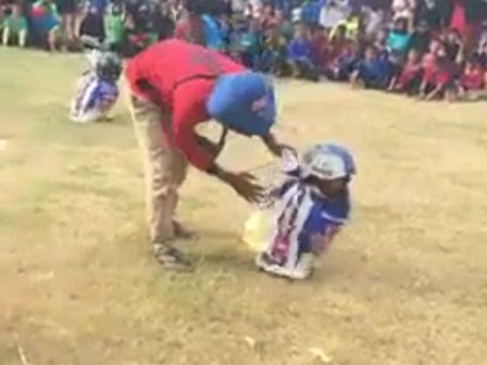 Trò chơi nhảy bao bố bá đạo chưa từng thấy