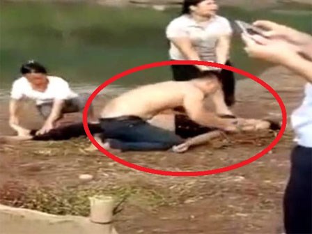 Cứu trẻ bị đuối nước, nhân viên chuyển phát nhanh thiệt mạng để lại 4 đứa con thơ