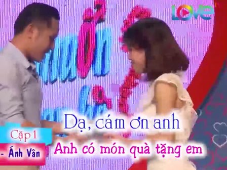 Sở thích nhảy sexy trong phòng tắm của nam bác sĩ khiến MC hoảng hốt