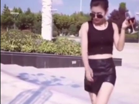 Tình huống 'xấu hổ muốn độn thổ' của các cô nàng