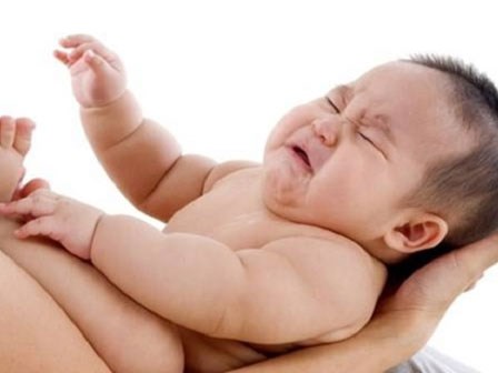 Làm gì khi con bị sốt cao, co giật, ngừng thở?