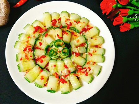 Salad dưa leo làm thế này thì đến nhà hàng cũng phải thua!