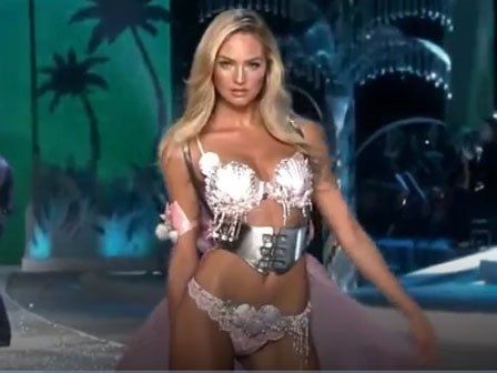 Clip catwalk đạt 1 triệu view, đây chính là thiên thần hot nhất của Victoria's Secret!