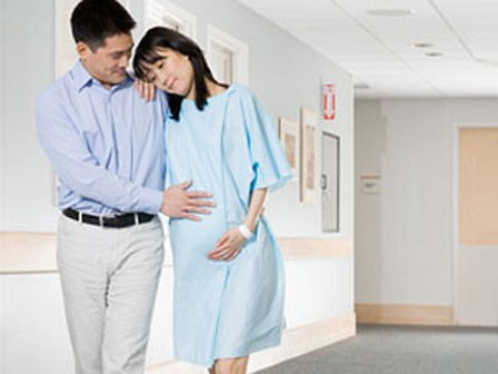 Các mẹ đi đẻ, tiền mình tự chi hay ông bà nội cho - câu hỏi khiến chị em tranh cãi nảy lửa