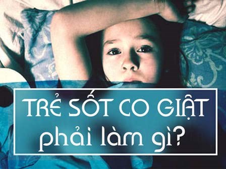 Ông bố cứu mạng con bị sốt co giật: Bố cứu hay con tự tỉnh?