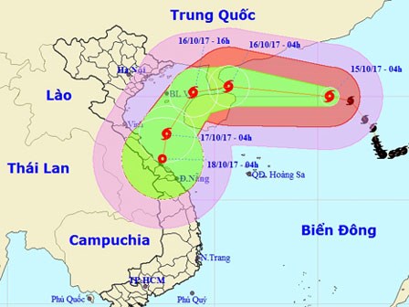 Báo số 11 giật cấp 16 đổi hướng dị thường vào miền Trung