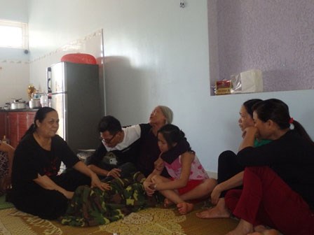 Hai cán bộ biên phòng mất tích khi hỗ trợ dân phòng chống lũ: Mẹ già khóc ngất, mong ngóng con quay về