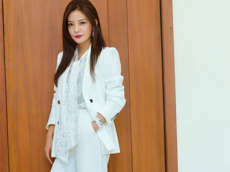 Cứ sang thu là 5 mẫu áo khoác quen thuộc này lại được loạt người đẹp Hoa ngữ lăng xê nhiệt tình