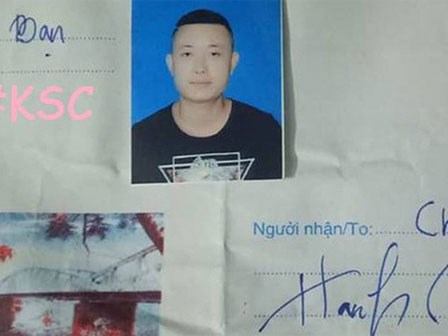 Công dụng mới của ảnh 3x4: Dán lên phong bì mừng cưới để tránh trùng tên, nhầm người!