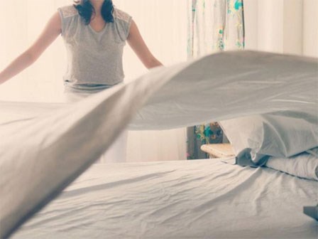 Tác hại đằng sau việc gấp chăn ngay khi ngủ dậy sẽ khiến bạn giật mình