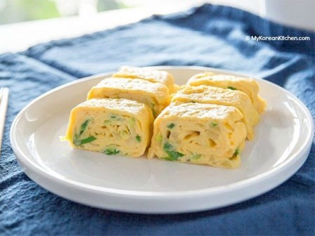 10 phút làm món trứng cuộn phô mai ngon mê mẩn