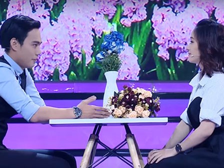 ‘Vì yêu mà đến’: ‘Gọi chị xưng em’ chàng trai 25 tuổi khiến dàn khách mời nức nở vì tỏ tình quá lãng mạn